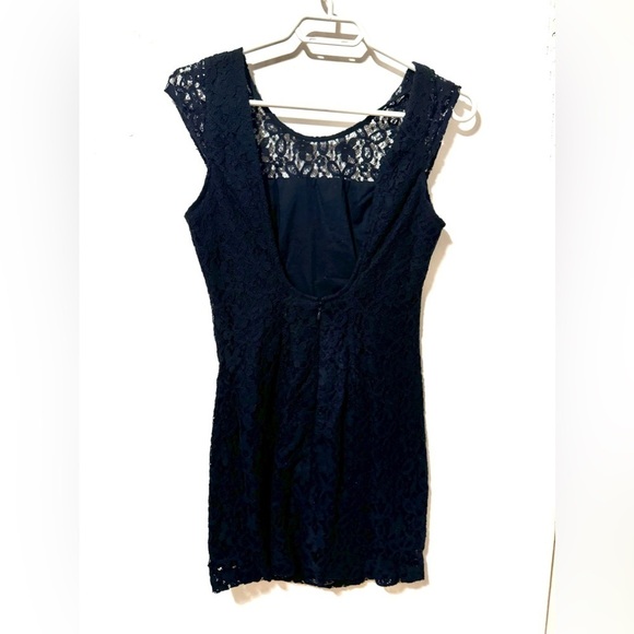 Hollister Navy Open Back Lace Dress Size 00‎ - Picture 2 of 4
